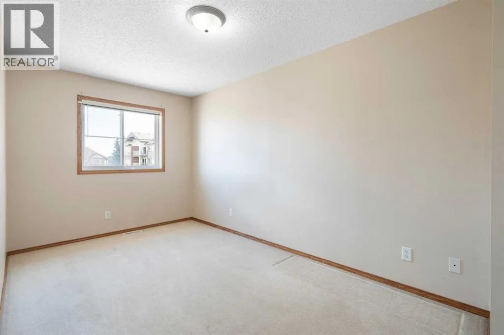73 Saddletree Court NE