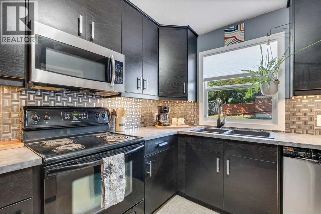 90, 330 Canterbury Drive SW