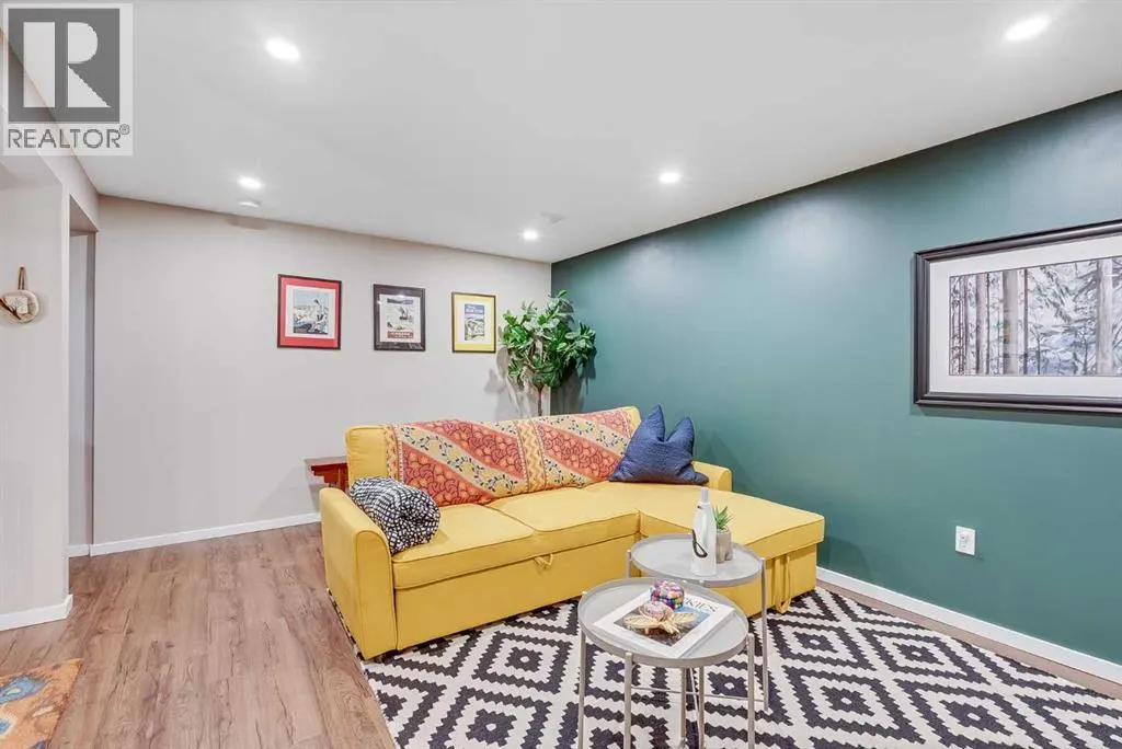 90, 330 Canterbury Drive SW