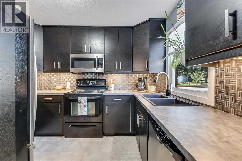 90, 330 Canterbury Drive SW