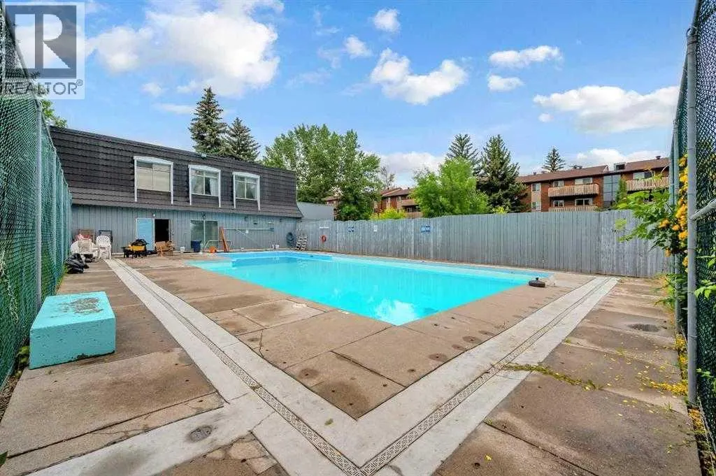90, 330 Canterbury Drive SW