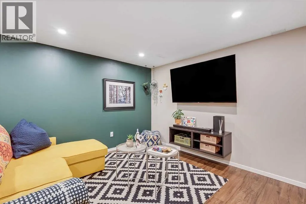 90, 330 Canterbury Drive SW