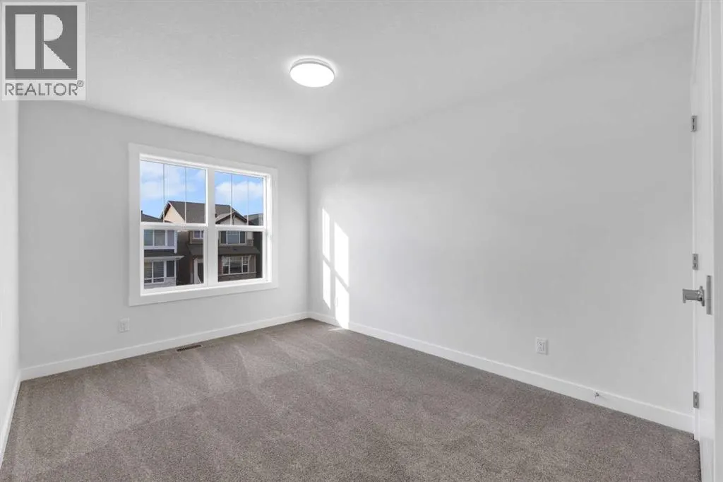 100 Corner Glen Manor NE
