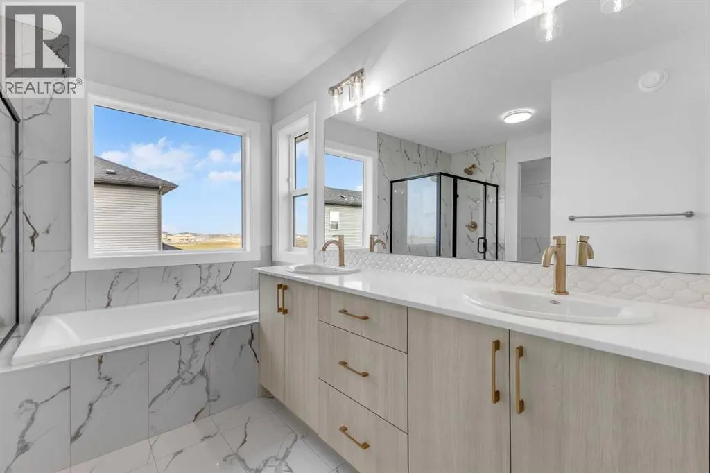 100 Corner Glen Manor NE