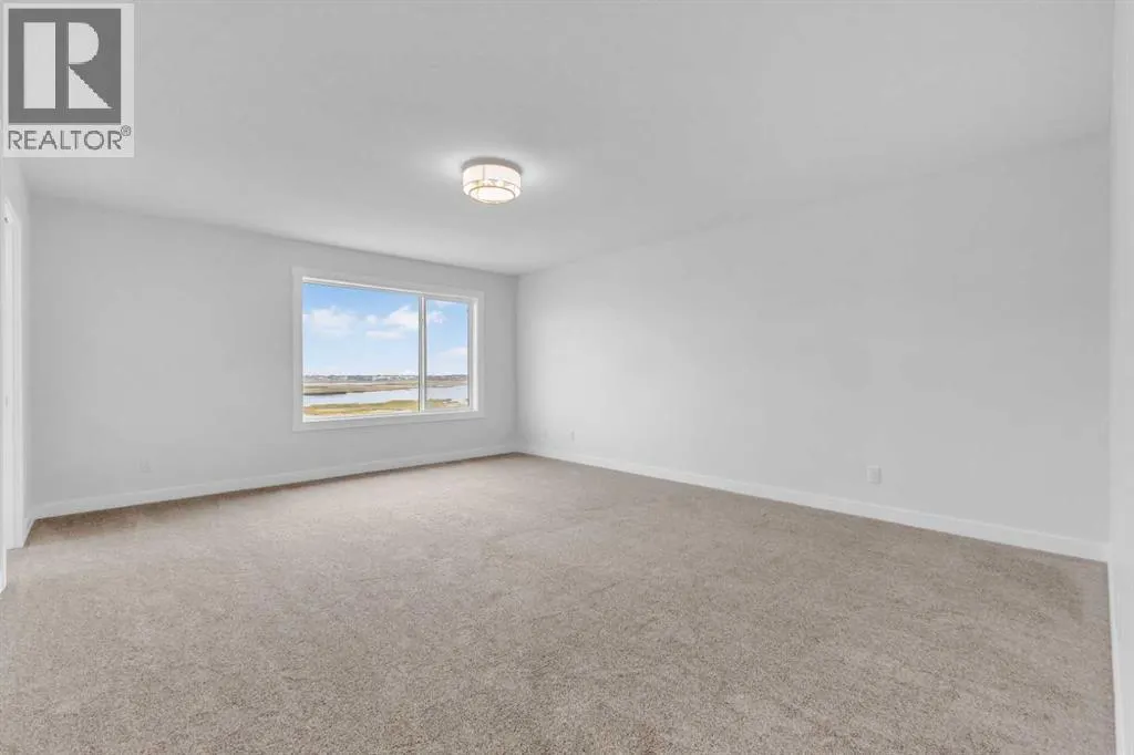 100 Corner Glen Manor NE