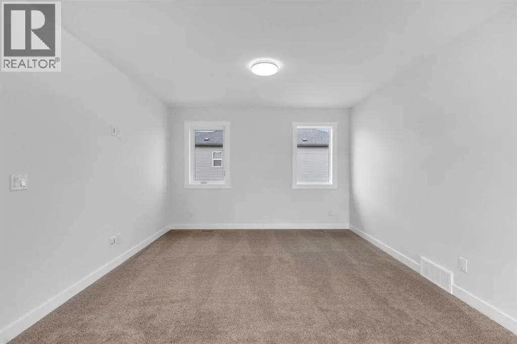 100 Corner Glen Manor NE