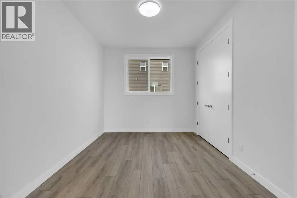 100 Corner Glen Manor NE
