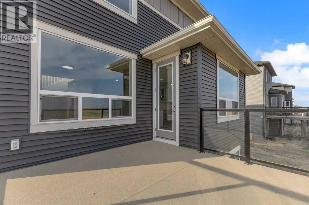 100 Corner Glen Manor NE