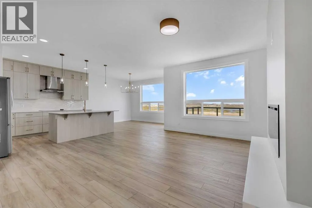 100 Corner Glen Manor NE