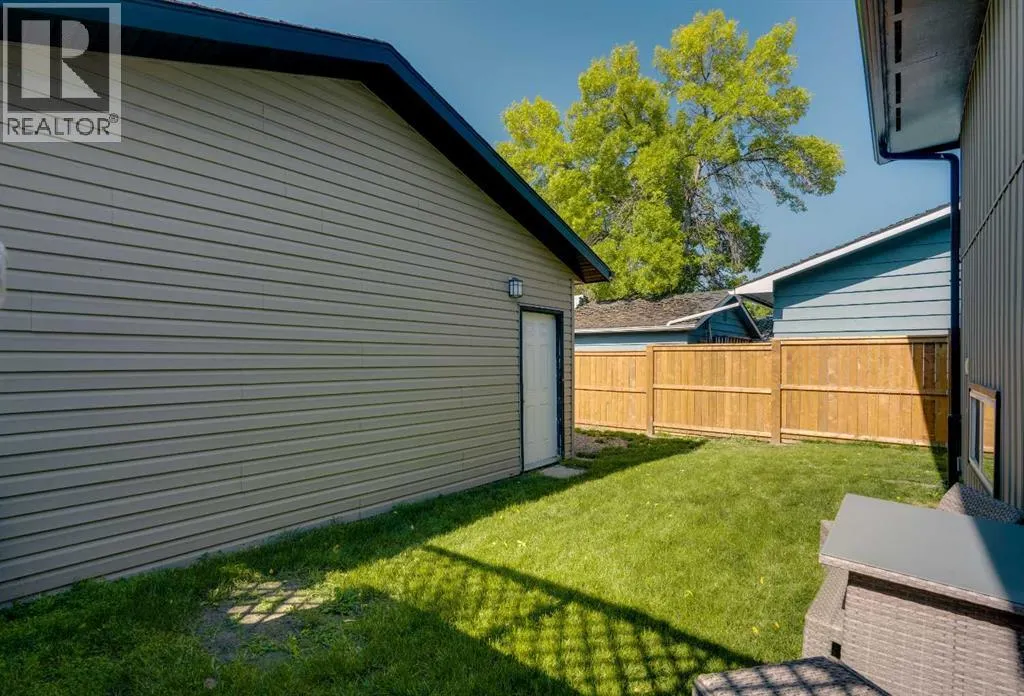 415 Midridge Drive SE