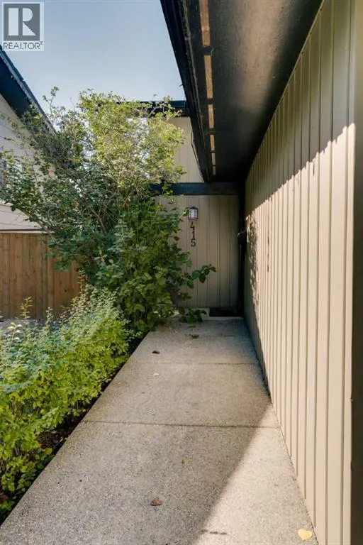 415 Midridge Drive SE