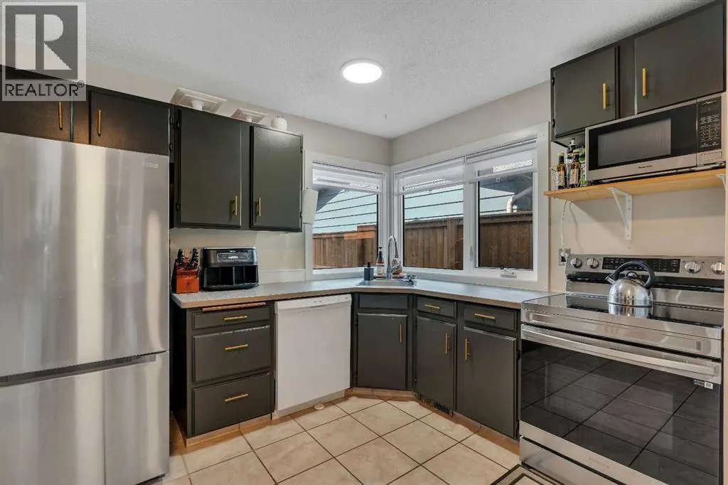 415 Midridge Drive SE