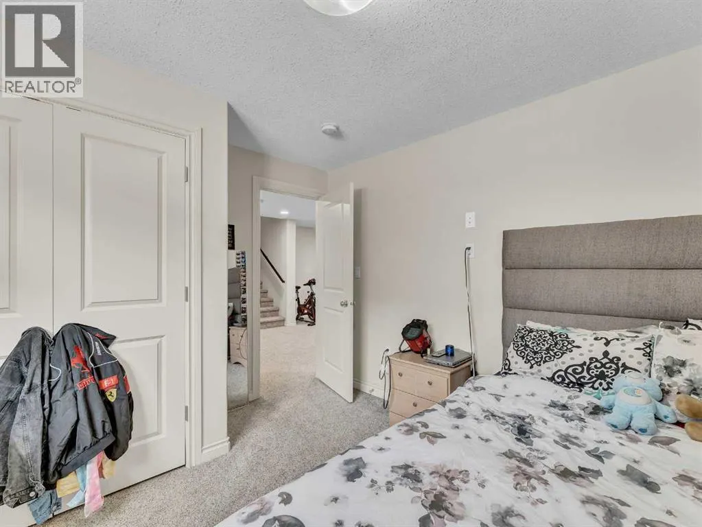 592 Vista Drive SE