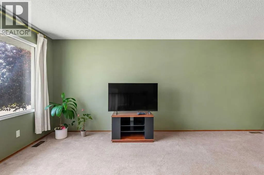 1364 Lake Michigan Crescent SE