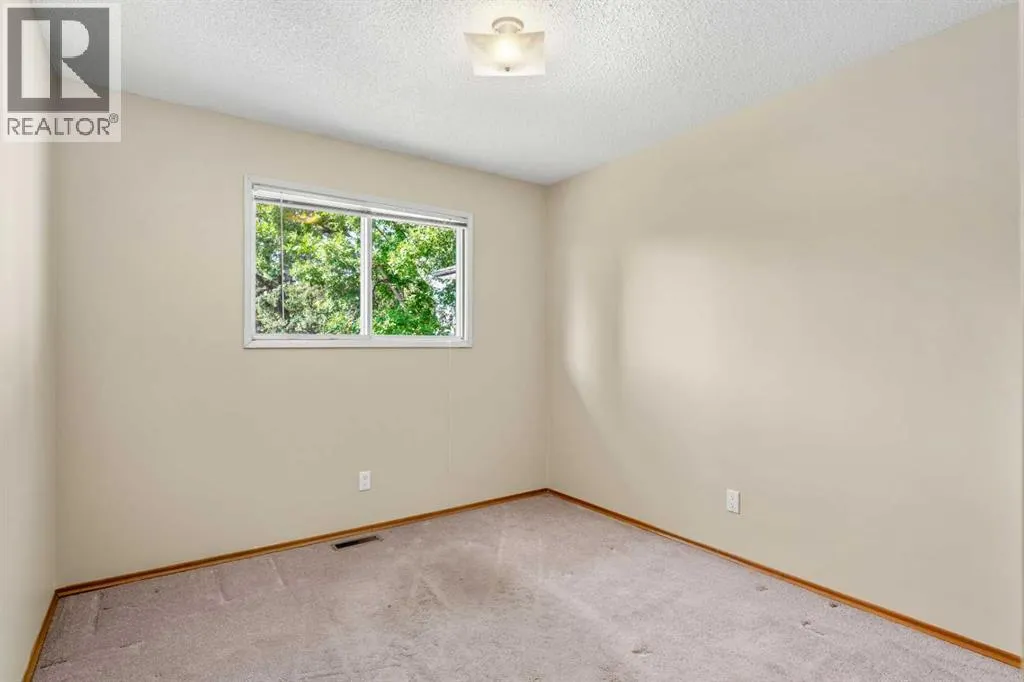 1364 Lake Michigan Crescent SE