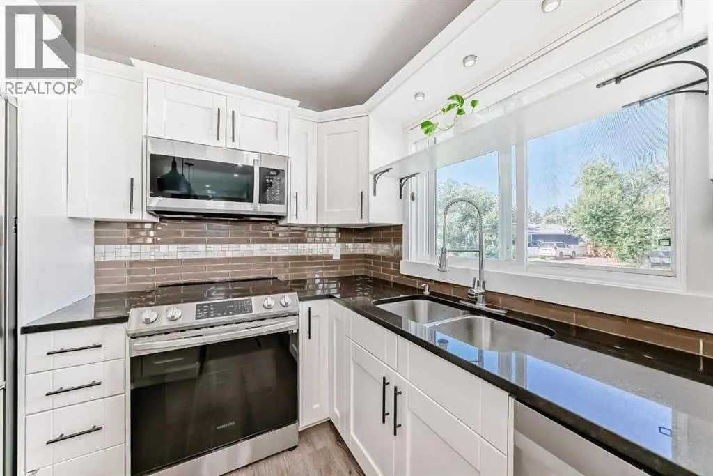 146 Lake Sylvan Close SE