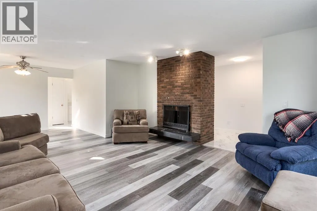 207 Whiteview Bay NE