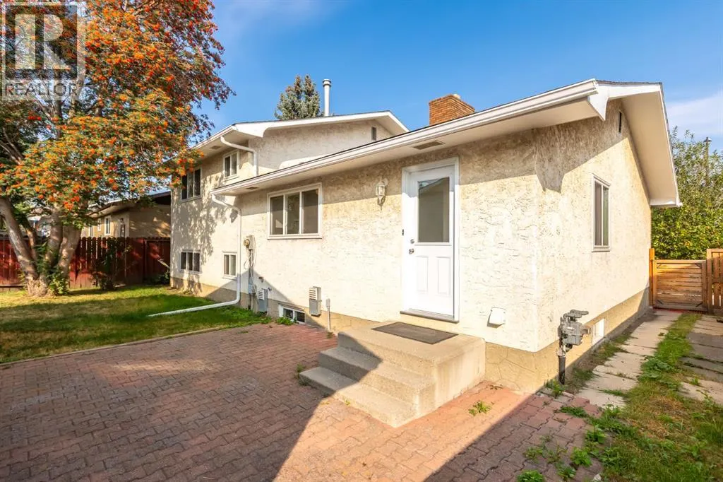207 Whiteview Bay NE