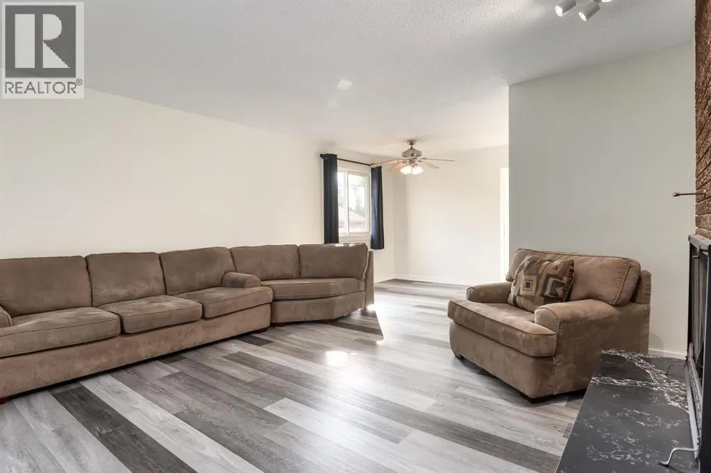 207 Whiteview Bay NE