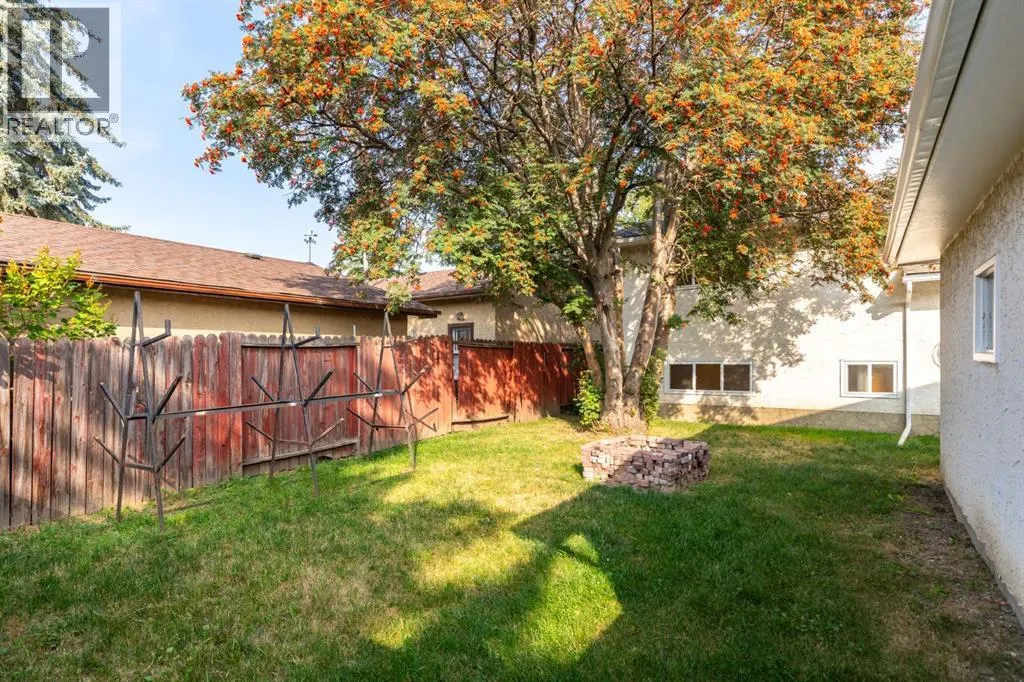 207 Whiteview Bay NE