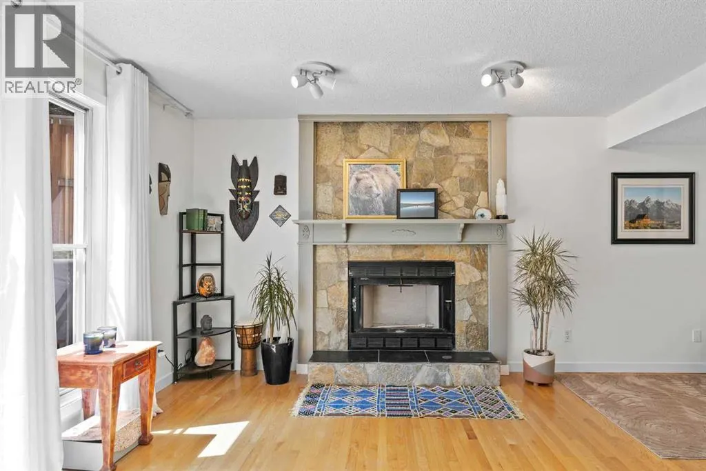 131 Stratton Crescent SW