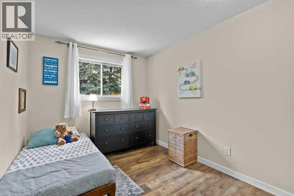 131 Stratton Crescent SW