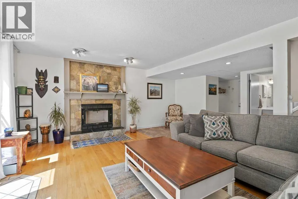 131 Stratton Crescent SW