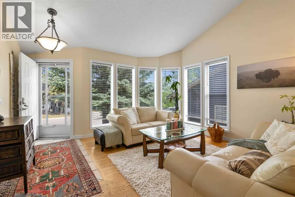 131 Stratton Crescent SW