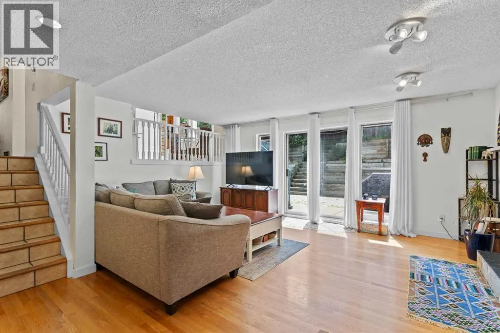 131 Stratton Crescent SW