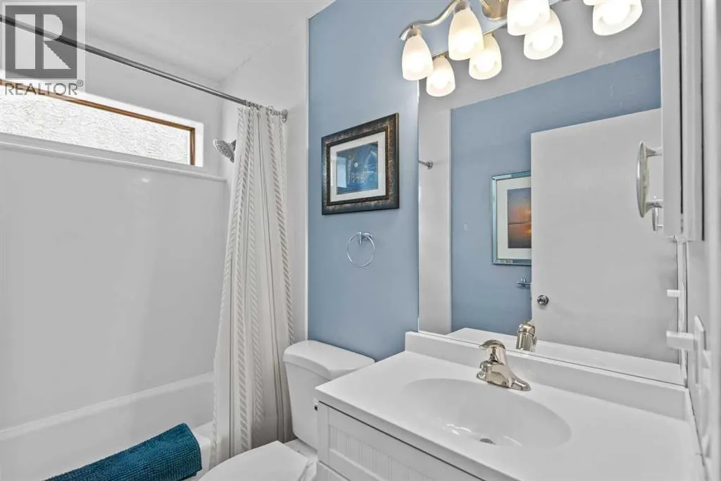 131 Stratton Crescent SW