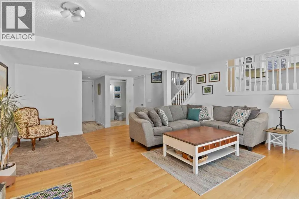 131 Stratton Crescent SW