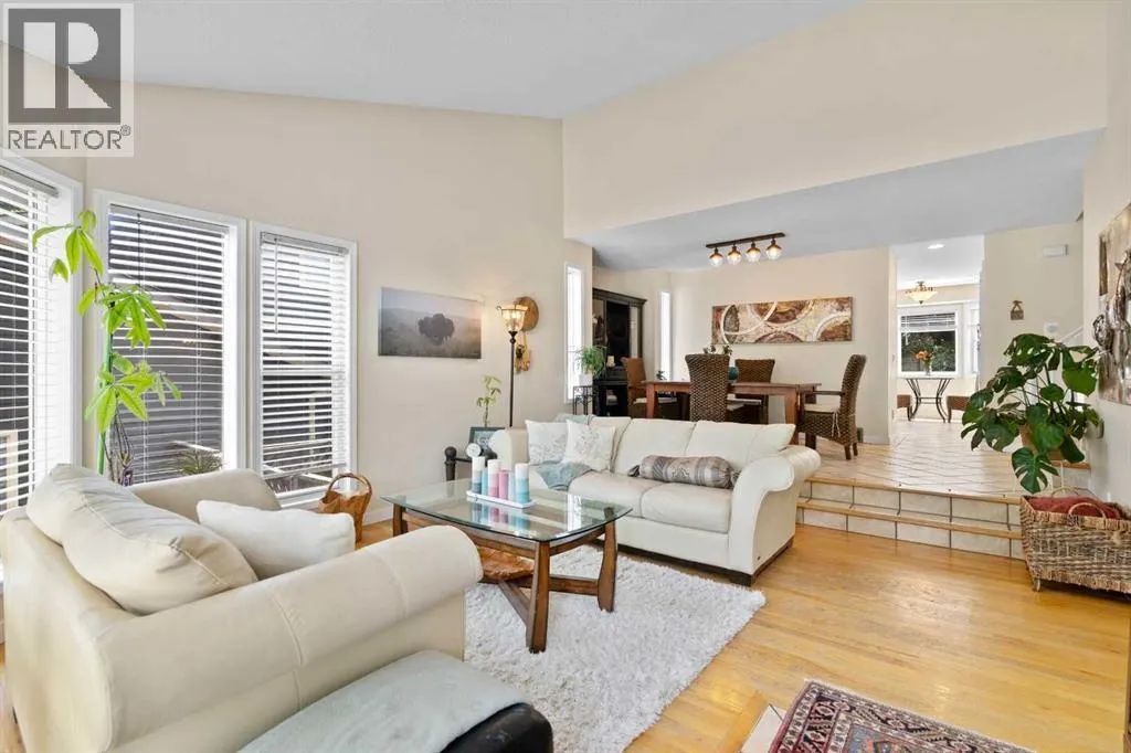 131 Stratton Crescent SW