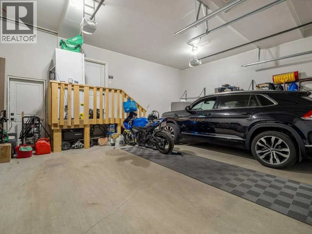 57 Goldenrod Place W