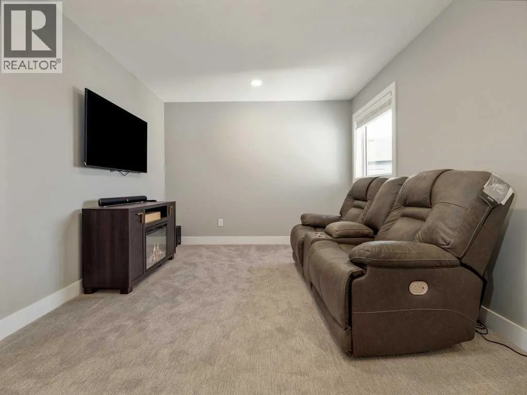 57 Goldenrod Place W