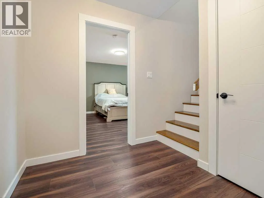 57 Goldenrod Place W