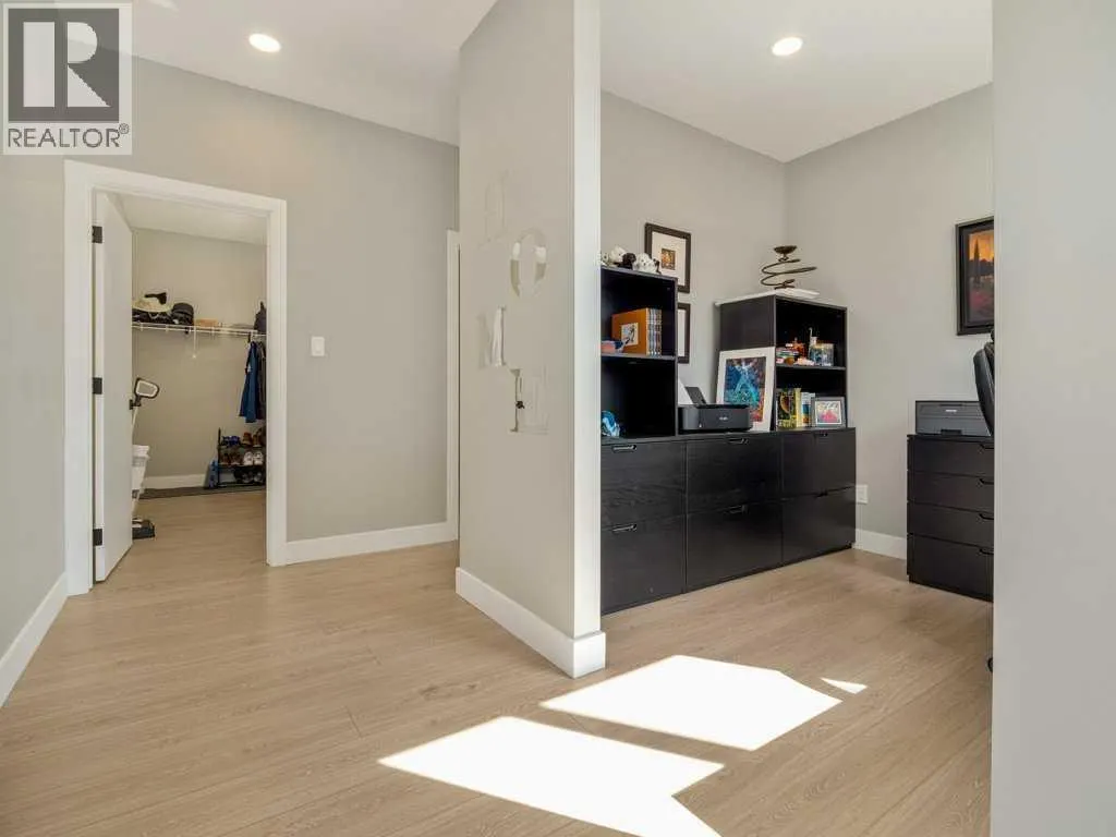 57 Goldenrod Place W