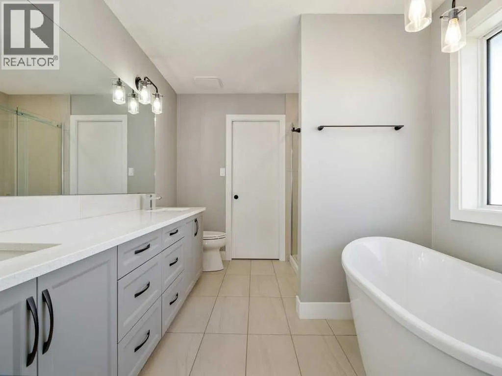 57 Goldenrod Place W