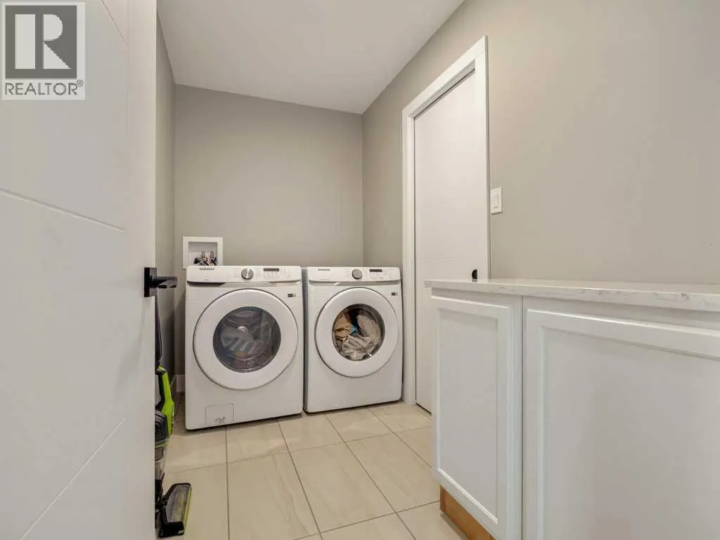 57 Goldenrod Place W