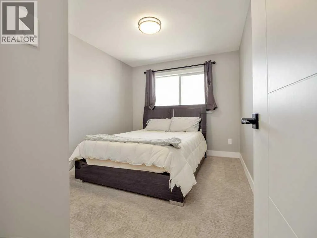 57 Goldenrod Place W