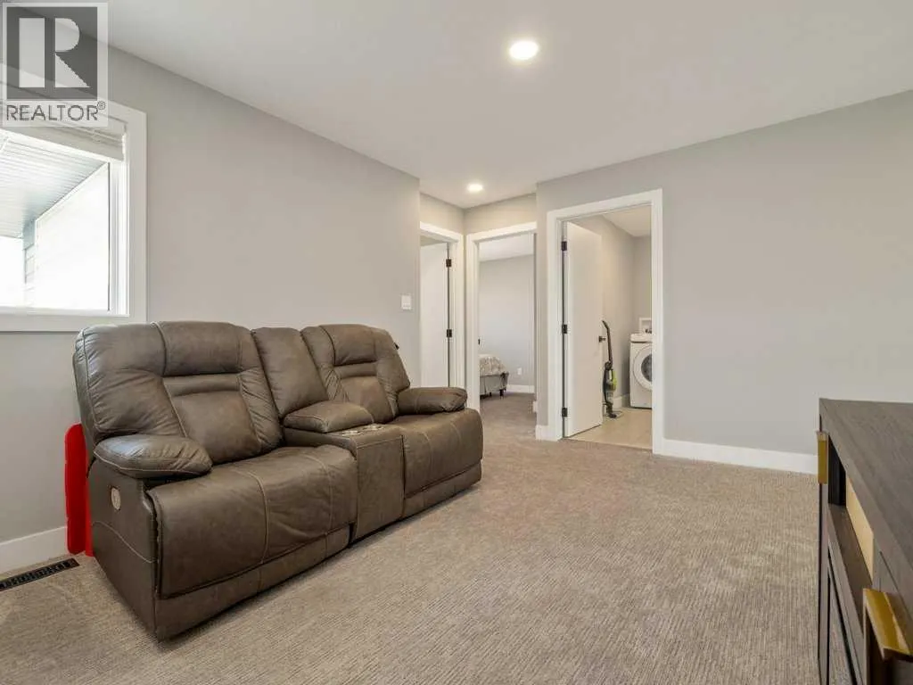 57 Goldenrod Place W
