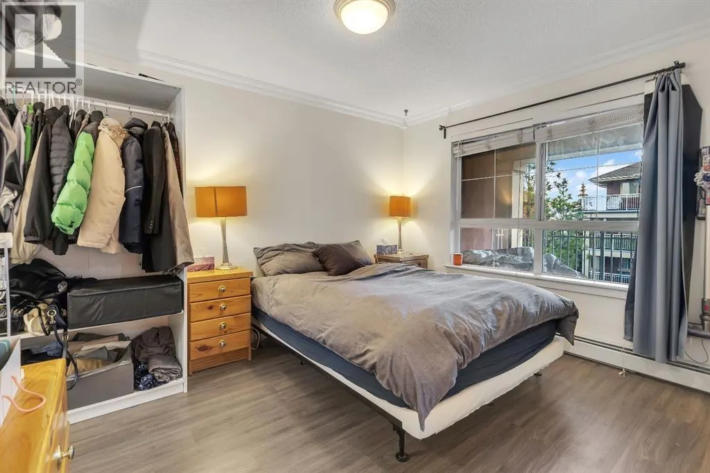 327, 22 Richard Place SW