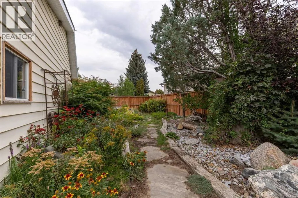 51 Temple Boulevard W