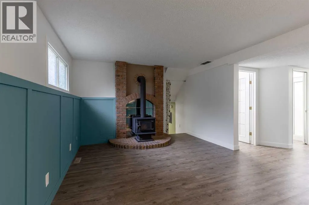 51 Temple Boulevard W