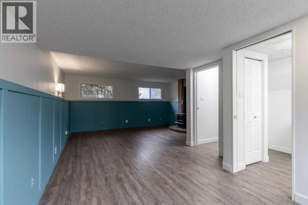 51 Temple Boulevard W