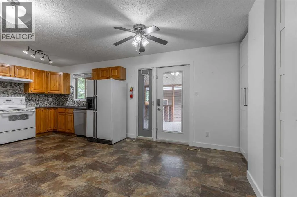 51 Temple Boulevard W
