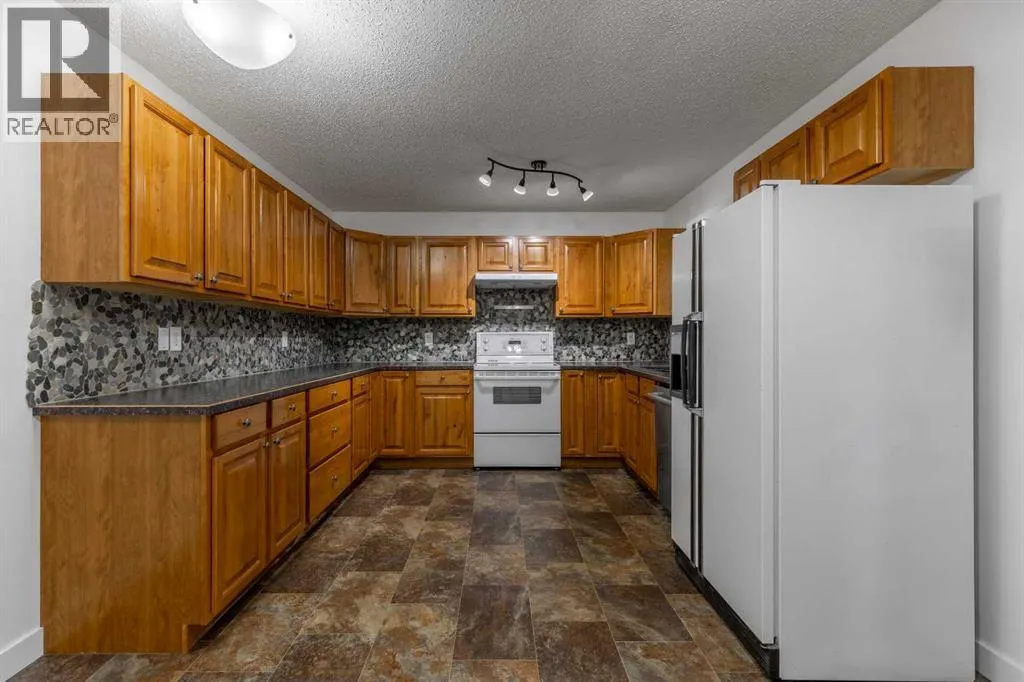 51 Temple Boulevard W