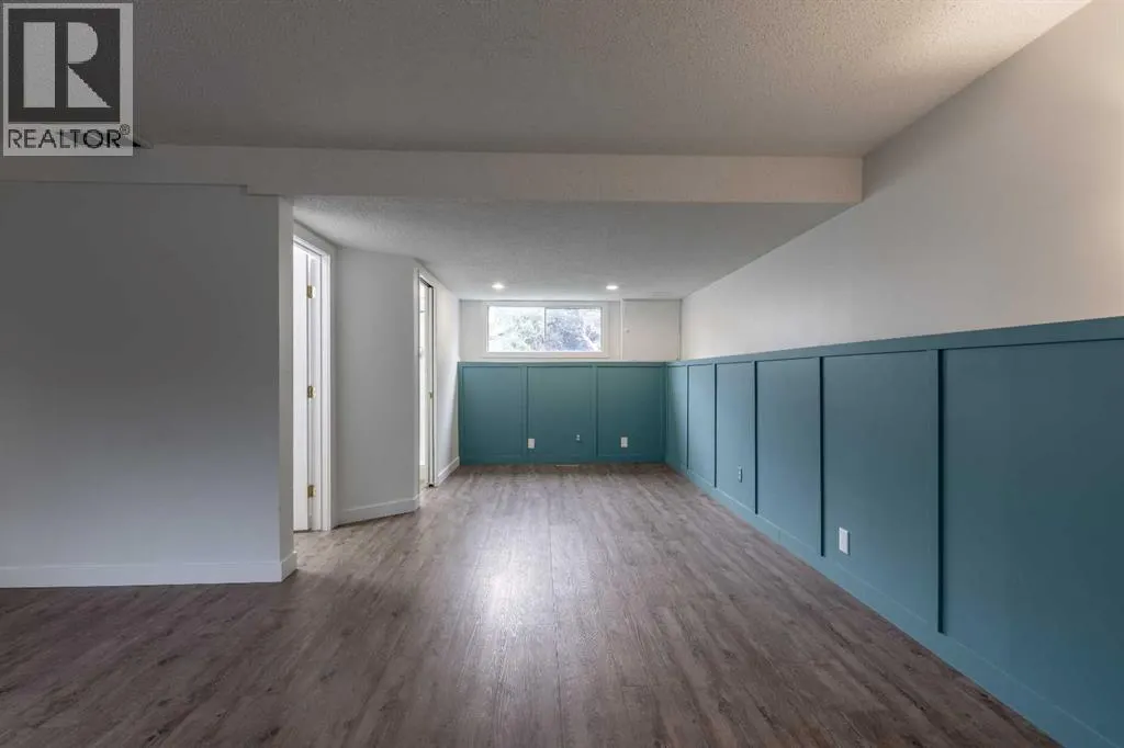 51 Temple Boulevard W