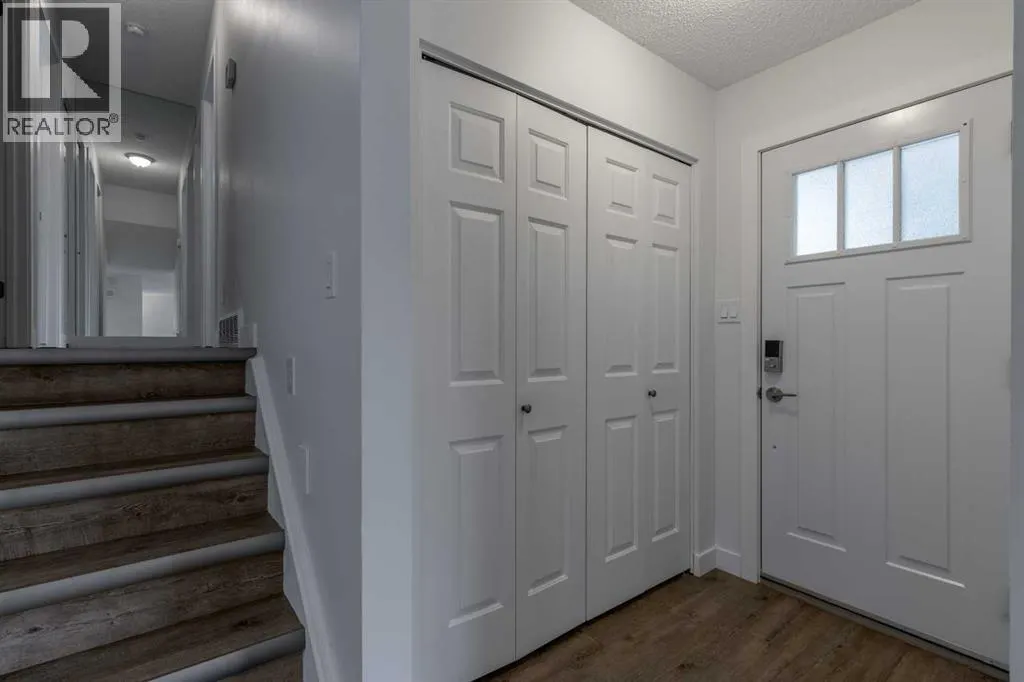 51 Temple Boulevard W