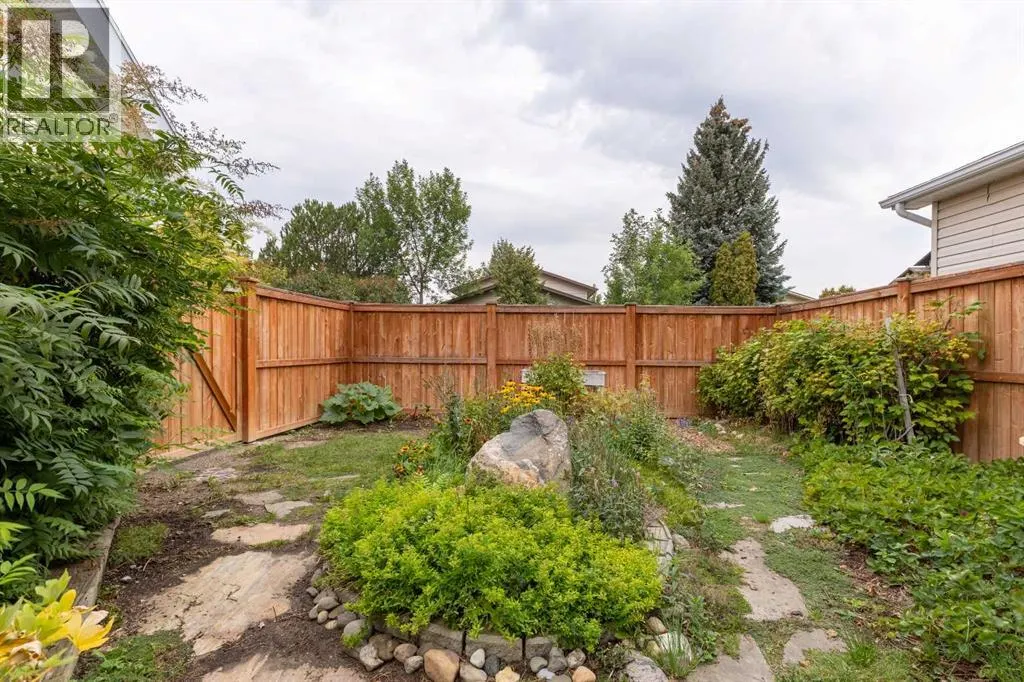 51 Temple Boulevard W