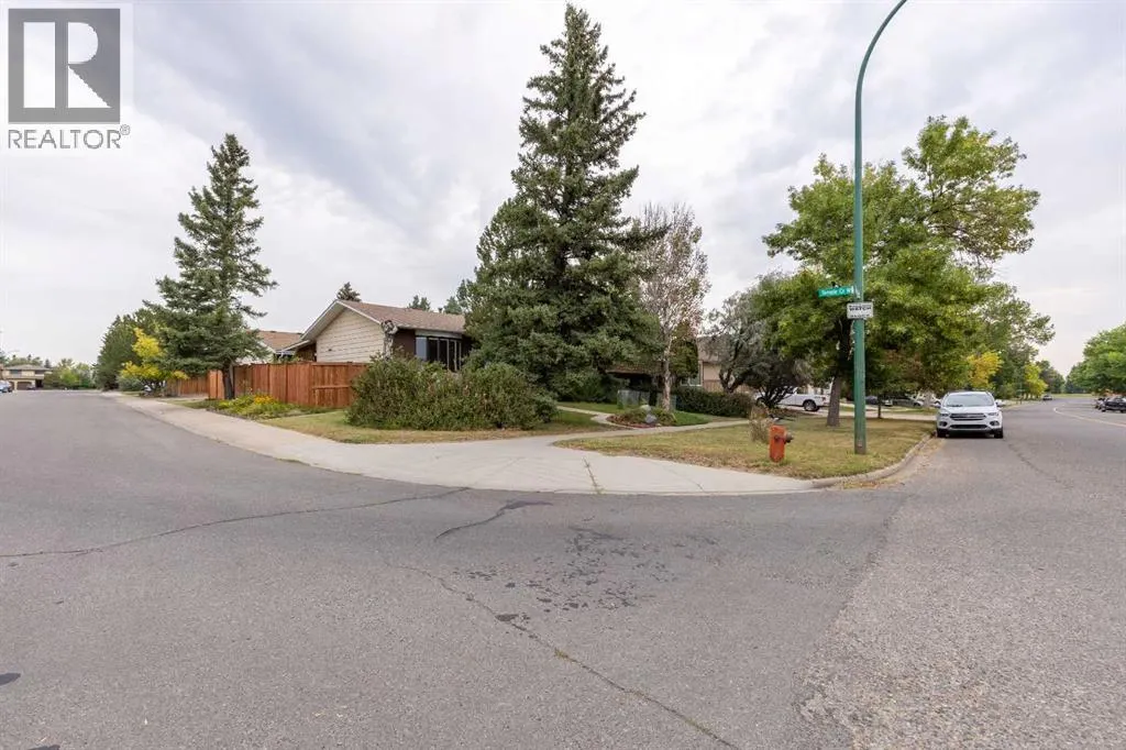 51 Temple Boulevard W